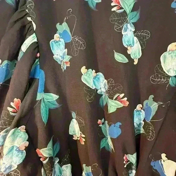 Harper & Joy Florsl Pattern Blouse - Picture 6 of 7